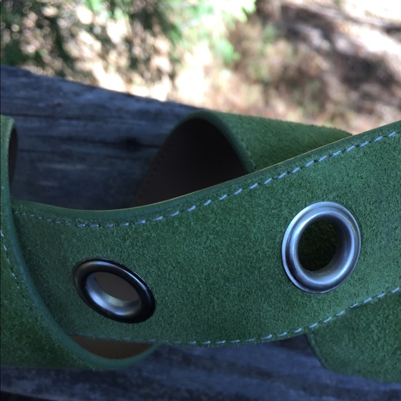 Retro 60’s style green suede belt - Picture 3 of 7